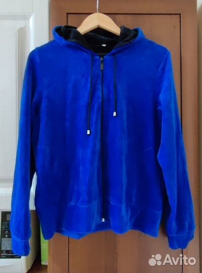 Костюм Велюровый р.48-50 новый