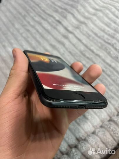 iPhone 8, 64 ГБ
