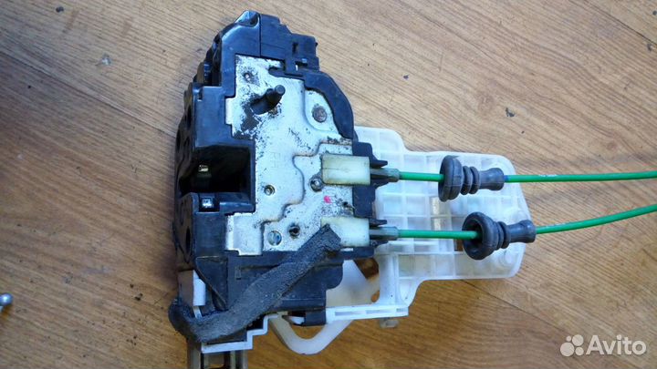 Замок задней левой двери Hyundai i30 2011г