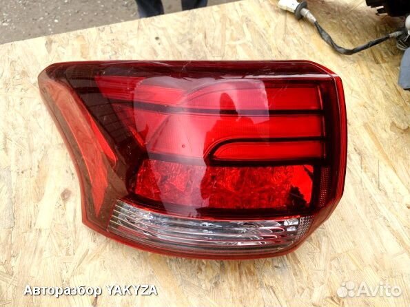 Левый фонарь в крыло рест Mitsubishi Outlander 3
