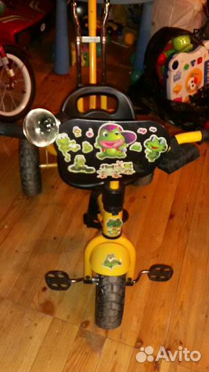 Детский трехколесный велосипед с ручкой управления