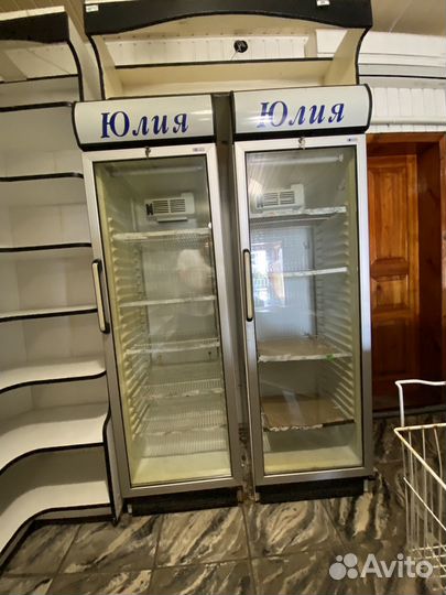 Холодильный шкаф со стеклянной дверью