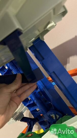 Невообразимый гараж hot wheels с тиранозавром