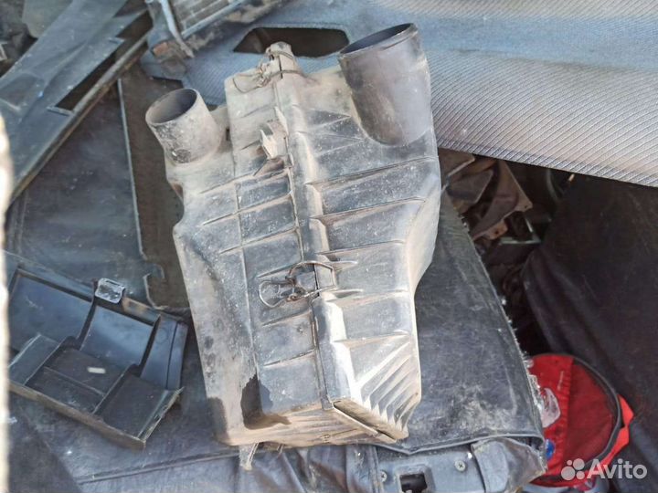 Корпус воздушного фильтра Volkswagen Passat b3