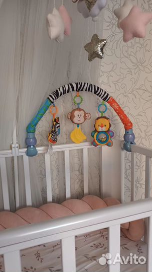 Дуга с игрушками