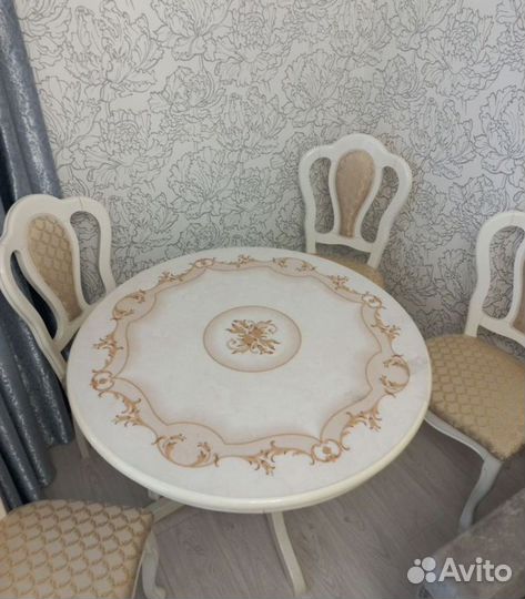 Стол и стулья комплект и журнальный столик