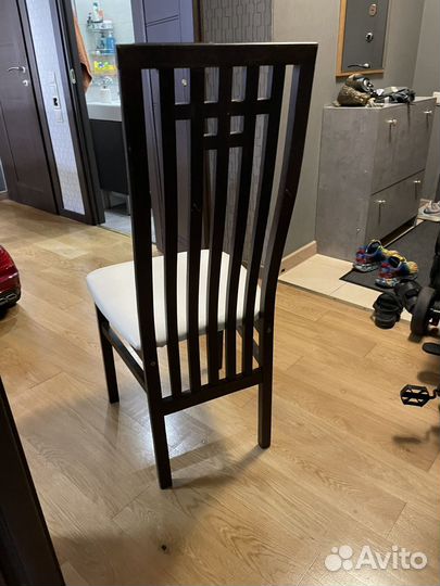 Стул. Белая эко-кожа