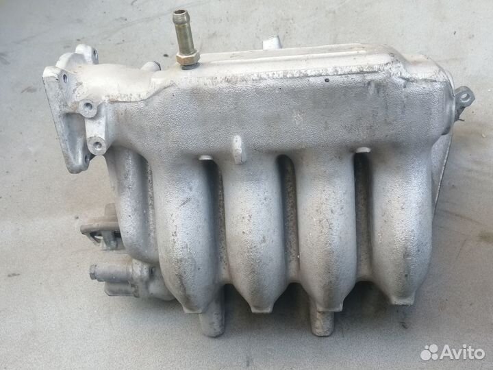 Коллектор впускной Mitsubishi Carisma (DA) 1999-03