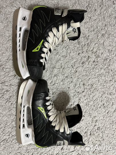 Коньки хоккейные