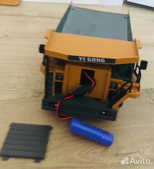 Игрушка грузовик для детей