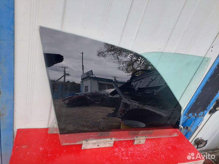 Стекло передней двери BMW 5 E34