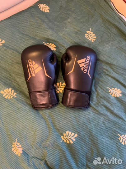 Боксерские перчатки adidas 16 oz