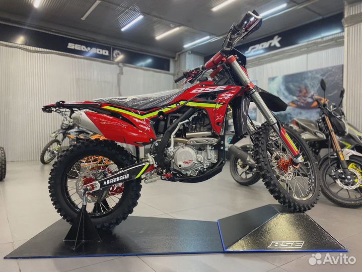 Мотоцикл кроссовый BSE Z8 Rapid Red