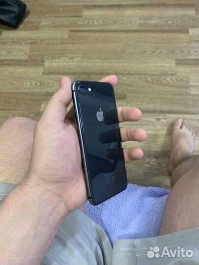 iPhone 8, 64 ГБ
