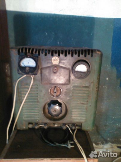 Пуско-зарядный агрегат