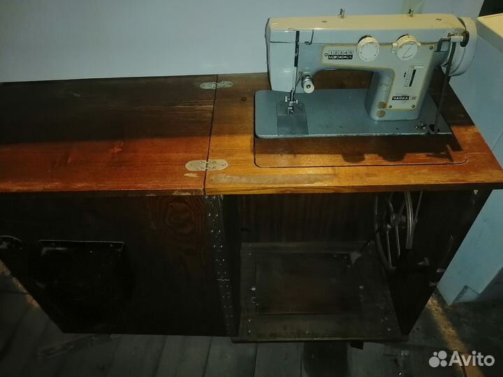 Швейная машина Чайка 3