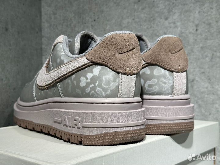 Кроссовки Nike Air Force 1 LUX