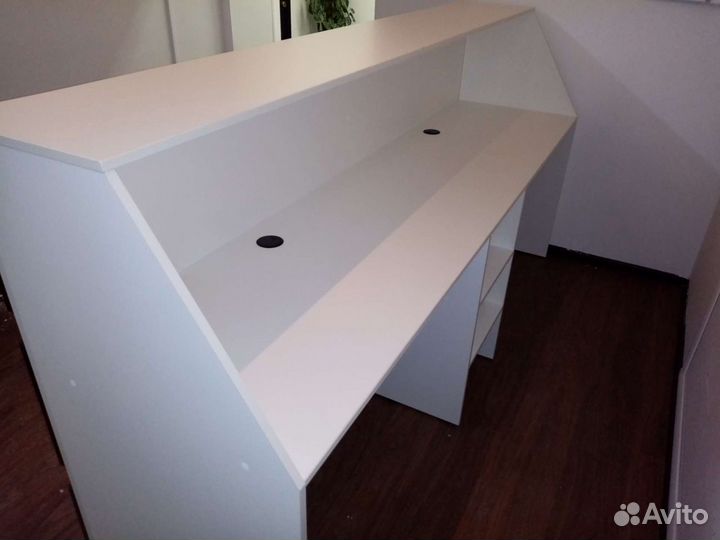 Стойка ресепшн на 2 рабочих места, новая