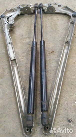 Петля капота Mercedes-Benz E-Class W210