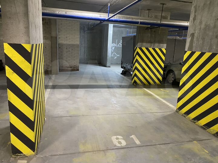 Машиноместо, > 30 м²