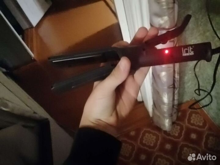 Выпрямитель для волос новый