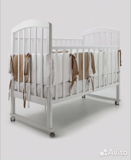 Детская кроватка - качалка на колесиках