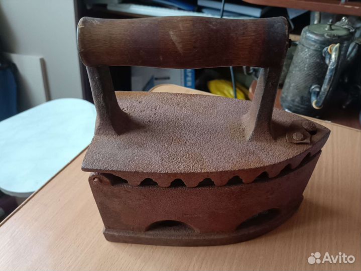 Читайте объявление целиком. Разные старинные утюги