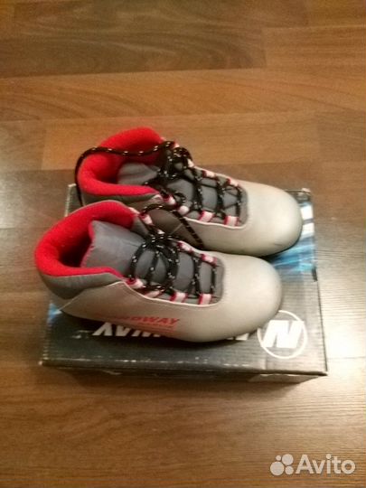 Лыжные ботинки, лыжи, палки(набор)