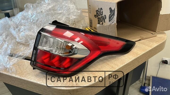 Ford Kuga 2 задний фонарь
