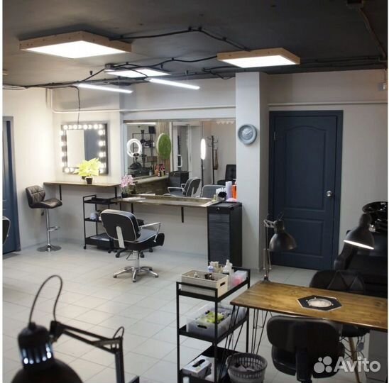 Требуется парикмахер-колорист