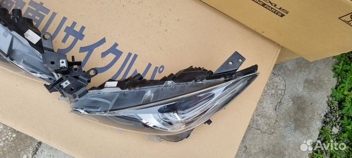 Фара передняя правая левая mazda 3 bm