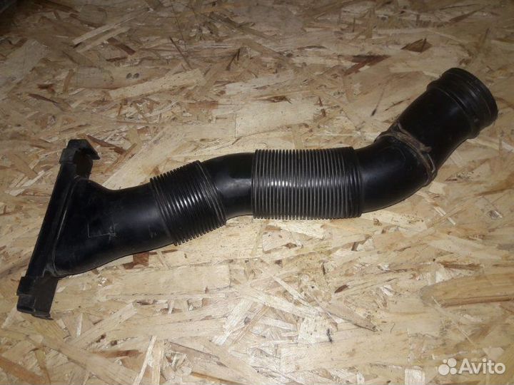 Патрубок воздушного фильтра Skoda Octavia A5 BUD