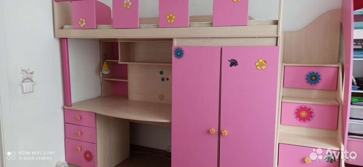 Уголок школьника с кроватью и шкафом для одежды