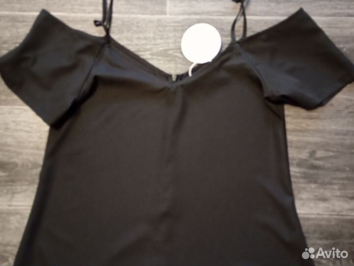 Блузка-топ на лямках с рукавами новая