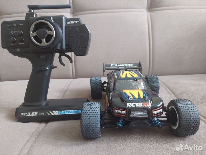 Радиоуправляемая машина Associated RC18T2