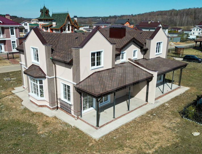 Коттедж 172 м² на участке 7,5 сот.