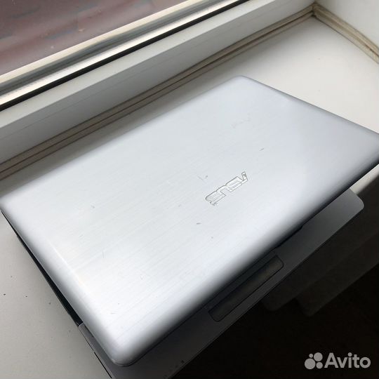 Нетбук Asus eee pc 1015p