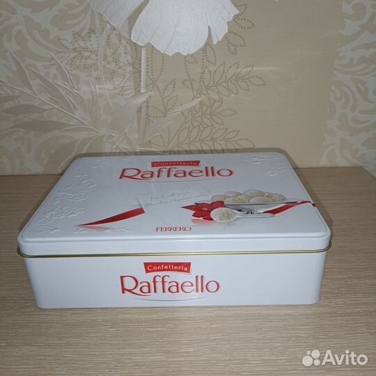 Жестяные банки из под чая и кофе