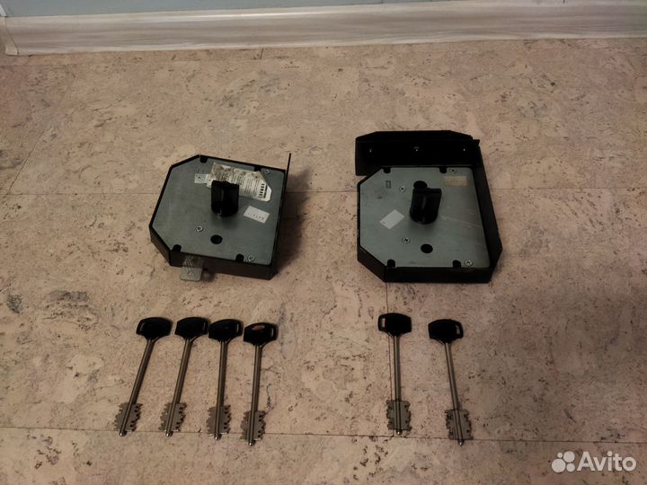 Замок накладной правый