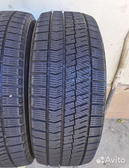 Bridgestone Blizzak VRX2 215/55 R17 94V