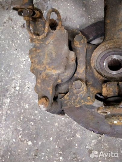 Поворотный кулак правый Фольксваген Пассат б3