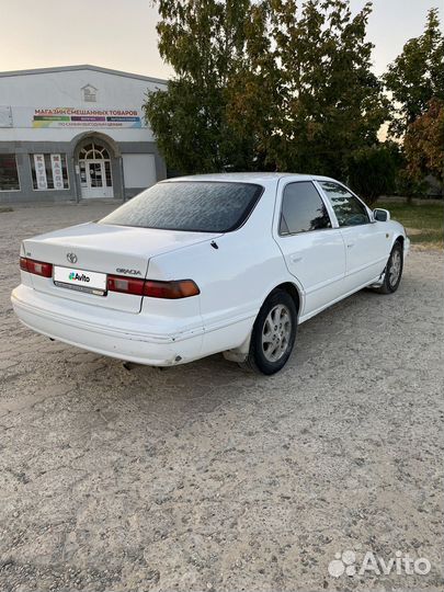 Toyota Camry 2.2 AT, 1998, 722 921 км