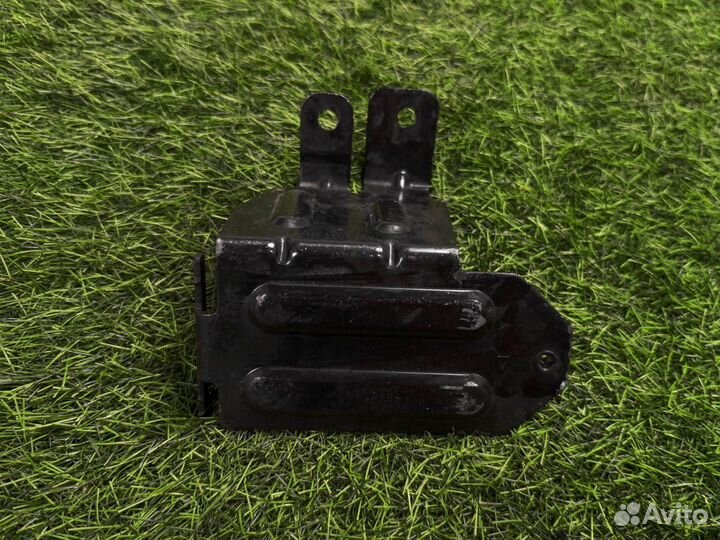 Кронштейн радиатора Land Rover Range Rover Velar