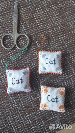 Вышивка, игольница, ручная работа. Котики