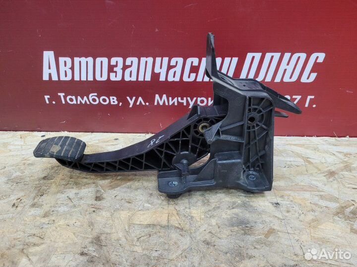Педаль сцепления Renault Sandero Stepway