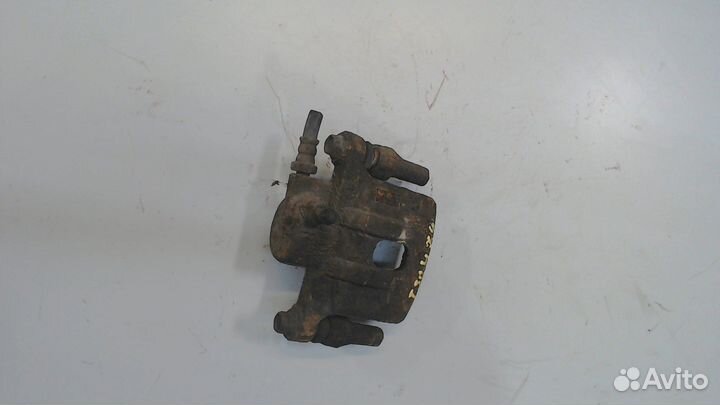 Суппорт Mitsubishi Outlander, 2005