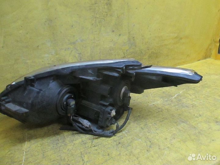 Фара Toyota Prius ZVW30 (Правое)