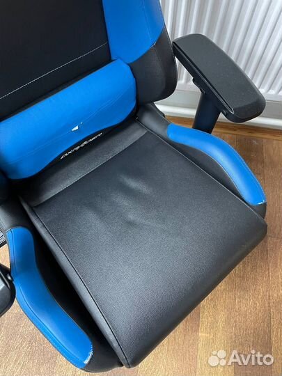 Кресло игровое DXRacer OH/IS11/NB