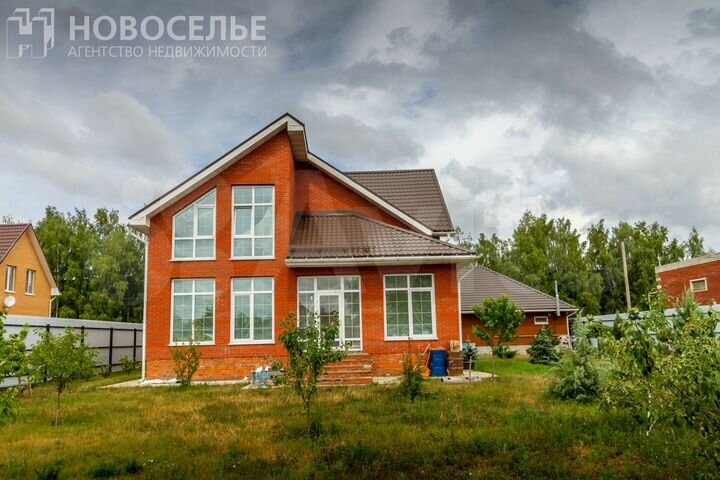 Коттедж 245 м² на участке 18 сот.