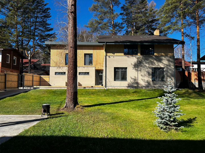 Дом 300 м² на участке 10 сот.